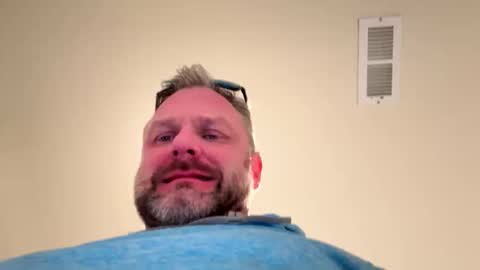 Tbiz82 online show from November 26, 2025, 4:24 am