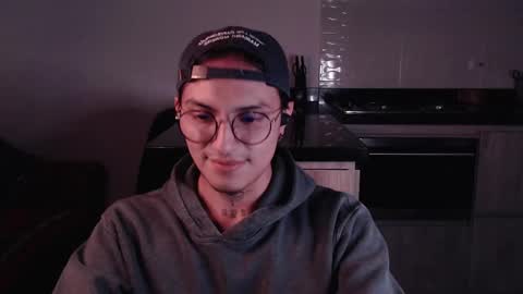 Teo independent model online show from February 19, 2025, 2:55 am