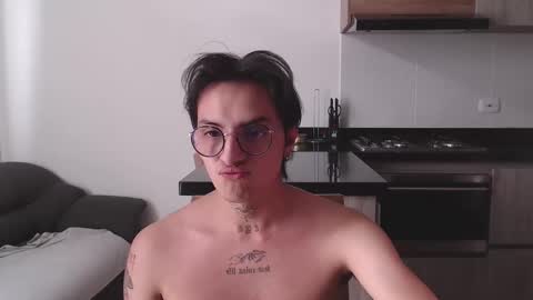 Teo independent model online show from March 7, 2025, 3:49 pm