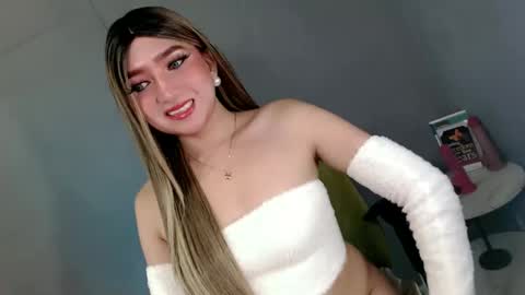 ellaine online show from March 10, 2025, 9:51 pm