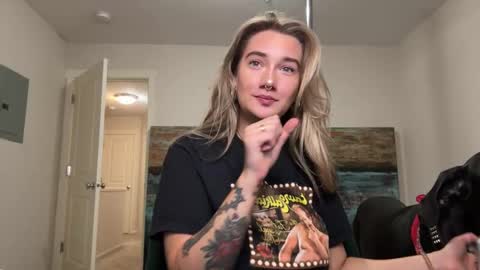 Katy online show from October 11, 2025, 2:33 am