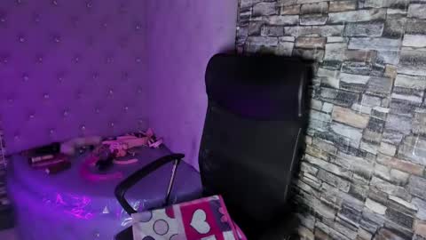 Tayloor online show from February 8, 2025, 3:19 am