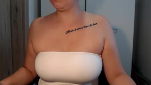 Teeyara  online show from September 24, 2025, 11:57 am