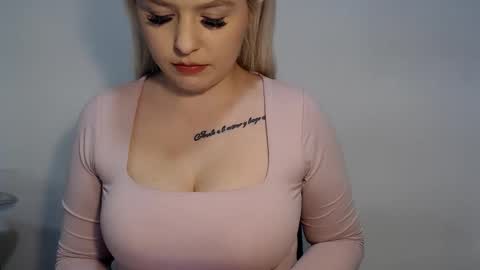 Teeyara  online show from January 5, 2026, 5:27 pm