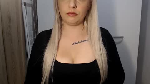 Teeyara  online show from February 2, 2026, 5:55 pm