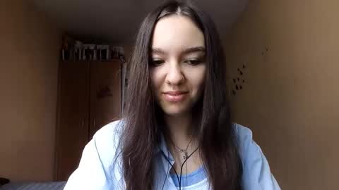 Kimi online show from November 3, 2025, 10:49 am