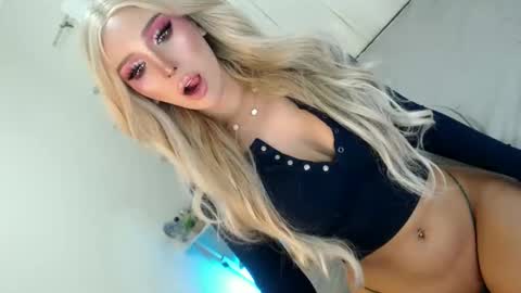 EVA GLASSCOTT online show from October 7, 2025, 7:38 am