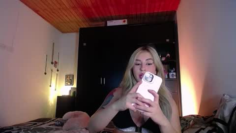 Snapshot of temptationsweet__ chatting on March 11, 2026, 8:31 am Sara online show from March 11, 2026, 8:31 am