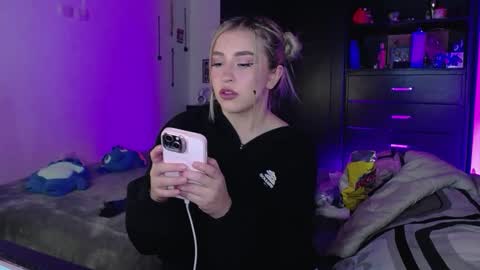 Snapshot of temptationsweet__ chatting on March 16, 2026, 5:02 am Sara online show from March 16, 2026, 5:02 am