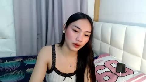 YOGIRL MAXINE online show from June 17, 2026, 1:45 pm