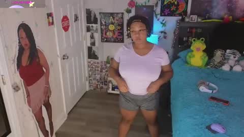 Snapshot of temptressbeauty24 chatting on October 5, 2025, 3:38 am Gaia online show from October 5, 2025, 3:38 am