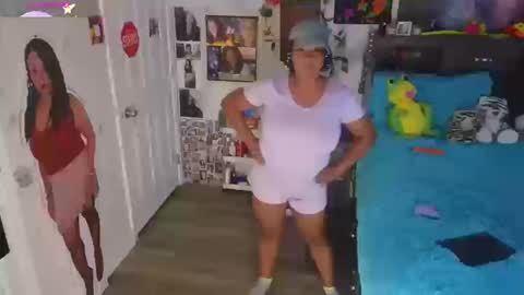 Snapshot of temptressbeauty24 chatting on October 16, 2025, 4:57 am Gaia online show from October 16, 2025, 4:57 am