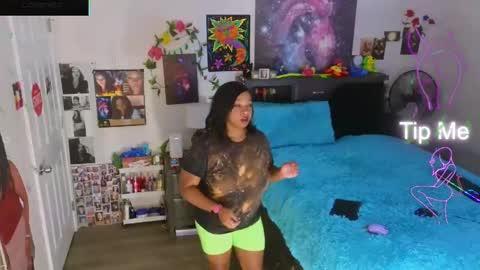 Snapshot of temptressbeauty24 chatting on October 22, 2025, 3:07 am Gaia online show from October 22, 2025, 3:07 am