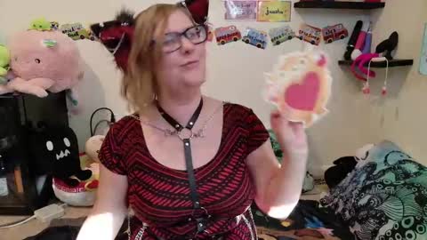 Pixie and Tentacle Overlord online show from February 2, 2026, 11:14 pm