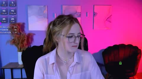 Snapshot of tender_louise chatting on March 8, 2026, 2:15 am ur Louise online show from March 8, 2026, 2:15 am