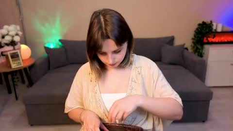 tender_meow online show from June 7, 2026, 8:12 pm
