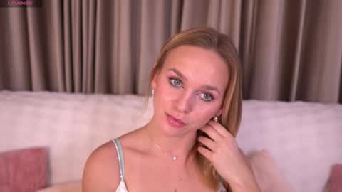 Snapshot of tendercrush chatting on December 21, 2025, 6:15 pm Ellis online show from December 21, 2025, 6:15 pm