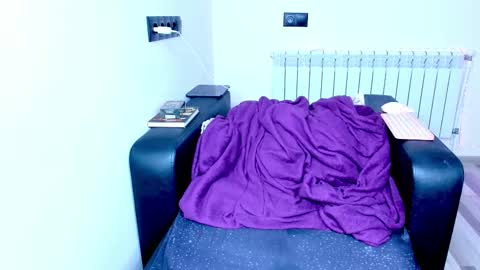 Snapshot of tenebrise chatting on October 28, 2025, 4:05 am Kira online show from October 28, 2025, 4:05 am