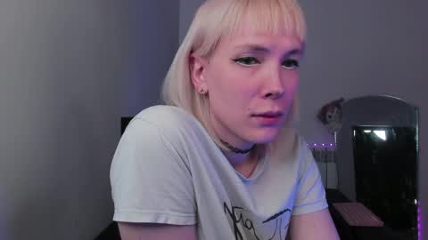 Kira online show from May 8, 2026, 1:38 pm