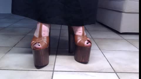 teninchheels online show from September 15, 2025, 7:03 pm