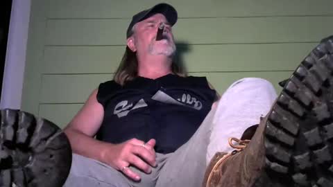 Tennredneck online show from September 15, 2025, 2:22 am