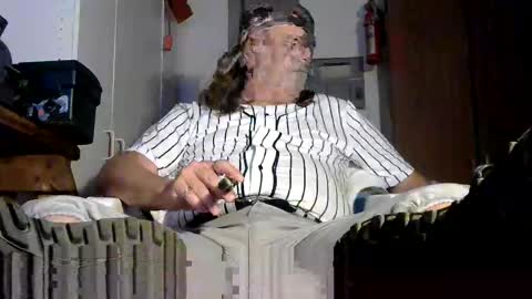 Tennredneck online show from May 9, 2026, 1:33 am