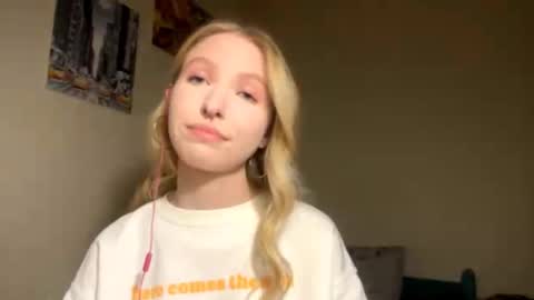 Im Olivia online show from October 6, 2025, 6:05 pm