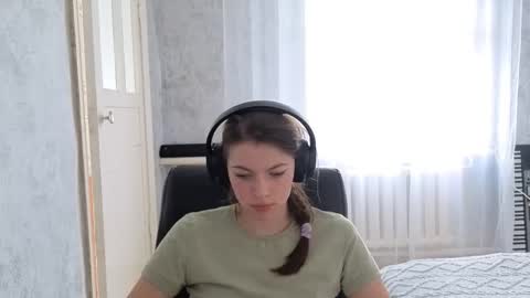 Anny Simpson online show from October 1, 2025, 4:18 am