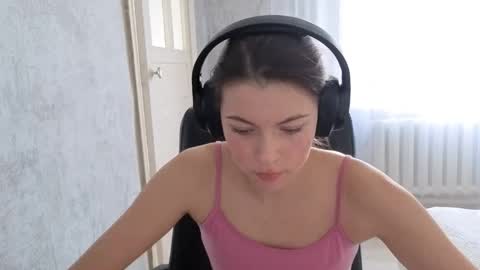 Anny Simpson online show from October 13, 2025, 4:23 am