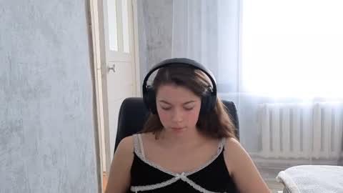 Anny Simpson online show from November 3, 2025, 4:25 am