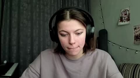 Anny Simpson online show from February 11, 2026, 6:18 am