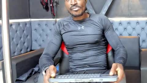 Snapshot of terranze_z chatting on November 30, 2025, 7:18 pm terranze_z online show from November 30, 2025, 7:18 pm