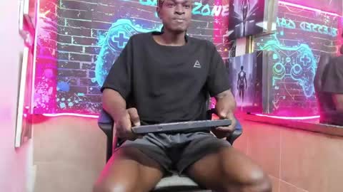 terranze_z online show from May 4, 2026, 12:01 pm