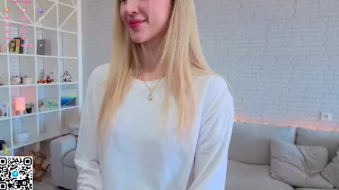 Snapshot of tesalune_ chatting on October 4, 2025, 6:33 am Tesa online show from October 4, 2025, 6:33 am