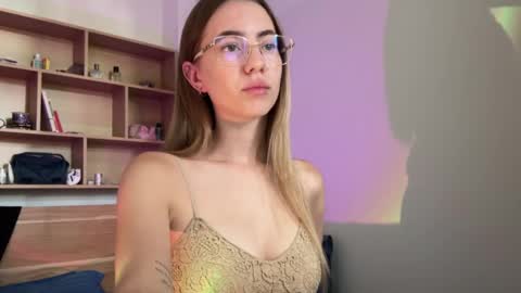 tessa_calmness online show from April 19, 2026, 2:00 am