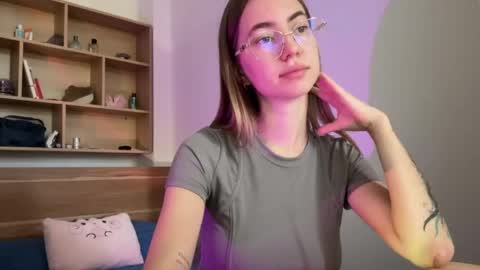 tessa_calmness online show from April 23, 2026, 2:35 am