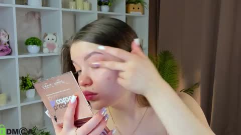 Tessa online show from February 4, 2026, 4:18 am