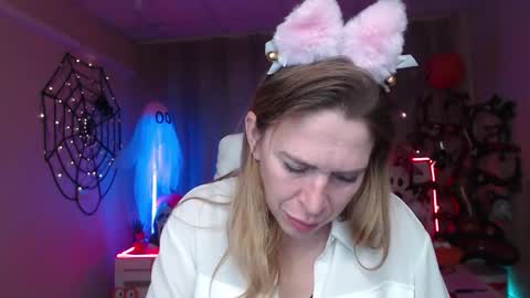 Snapshot of tessadaybreak chatting on October 29, 2025, 8:16 am tessadaybreak online show from October 29, 2025, 8:16 am