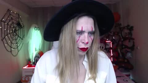 Snapshot of tessadaybreak chatting on October 31, 2025, 8:37 am tessadaybreak online show from October 31, 2025, 8:37 am