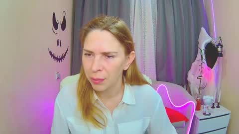 Snapshot of tessadaybreak chatting on November 3, 2025, 7:20 am tessadaybreak online show from November 3, 2025, 7:20 am