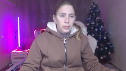 Snapshot of tessadaybreak chatting on December 1, 2025, 6:35 pm tessadaybreak online show from December 1, 2025, 6:35 pm