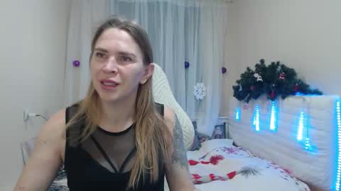 Snapshot of tessadaybreak chatting on December 14, 2025, 8:02 pm tessadaybreak online show from December 14, 2025, 8:02 pm