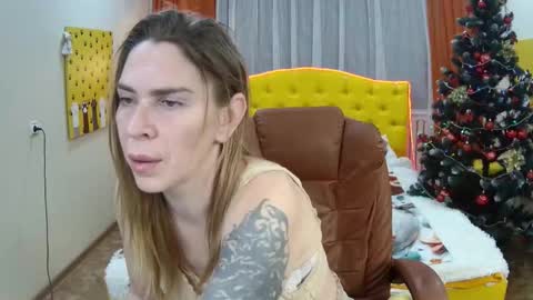 Snapshot of tessadaybreak chatting on December 19, 2025, 7:43 pm tessadaybreak online show from December 19, 2025, 7:43 pm