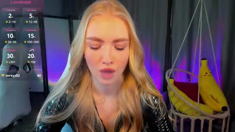 TessaHamilton online show from February 8, 2026, 8:07 am