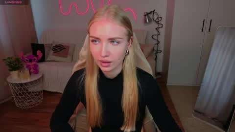 TessaHamilton online show from May 12, 2026, 12:35 pm