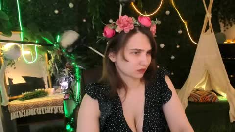 Tessa online show from May 12, 2026, 5:26 am