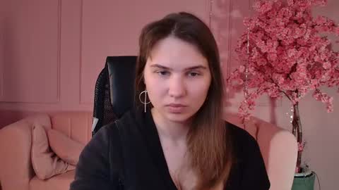 Tessa online show from June 17, 2026, 5:43 am