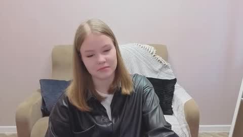 Snapshot of tessaw chatting on October 3, 2025, 9:06 am Tessa online show from October 3, 2025, 9:06 am