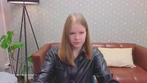 Snapshot of tessaw chatting on October 5, 2025, 7:17 am Tessa online show from October 5, 2025, 7:17 am