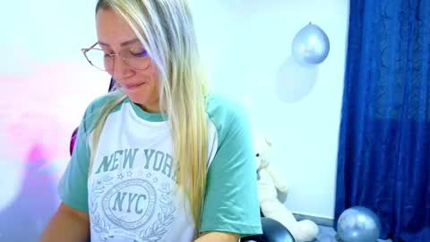 Snapshot of tessawhisnton chatting on October 15, 2025, 1:44 pm Tessy online show from October 15, 2025, 1:44 pm